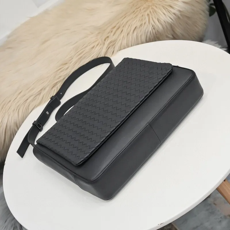 All categories 💚 Top version men’s bags 💚 BV 2024 new BV crossbody bag